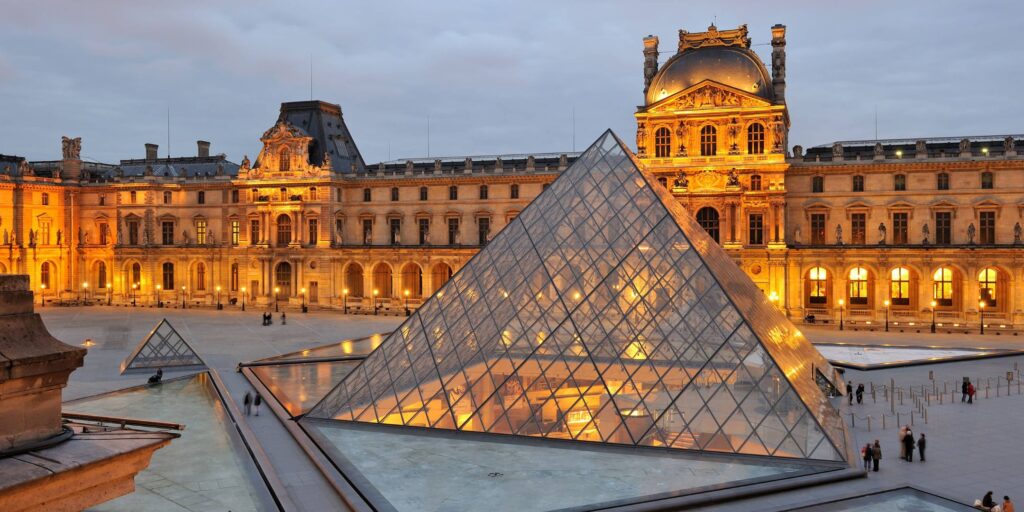 พิพิธภัณฑ์ลูฟวร์ (louvre Museum)