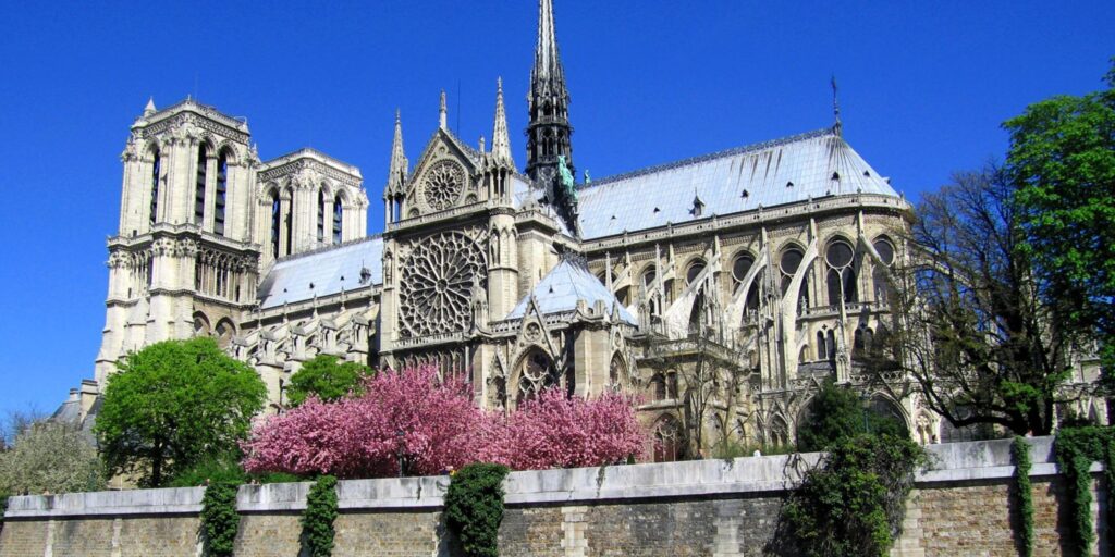 มหาวิหารนอทร์ ดาม (notre Dame Cathedral)
